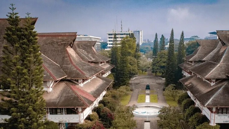 Biaya Kuliah ITB untuk Program Sarjana: Apakah Terjangkau?