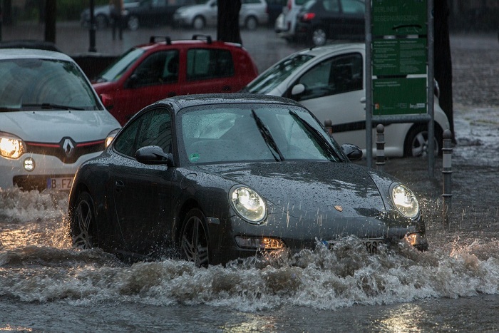Mau Tahu Ciri Mobil Bekas Banjir, Simak Ya....