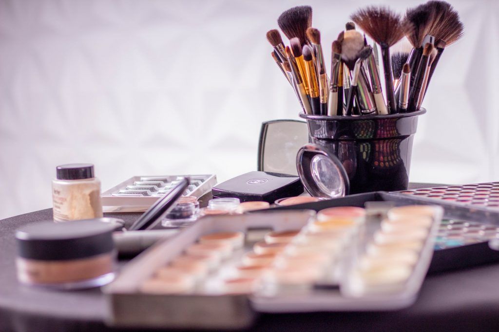 Meningkatkan Penjualan Produk Kosmetik Melalui Strategi Influencer Marketing