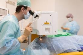 Bebas Kacamata dalam Sekejap dengan LASIK untuk Penglihatan Jernih
